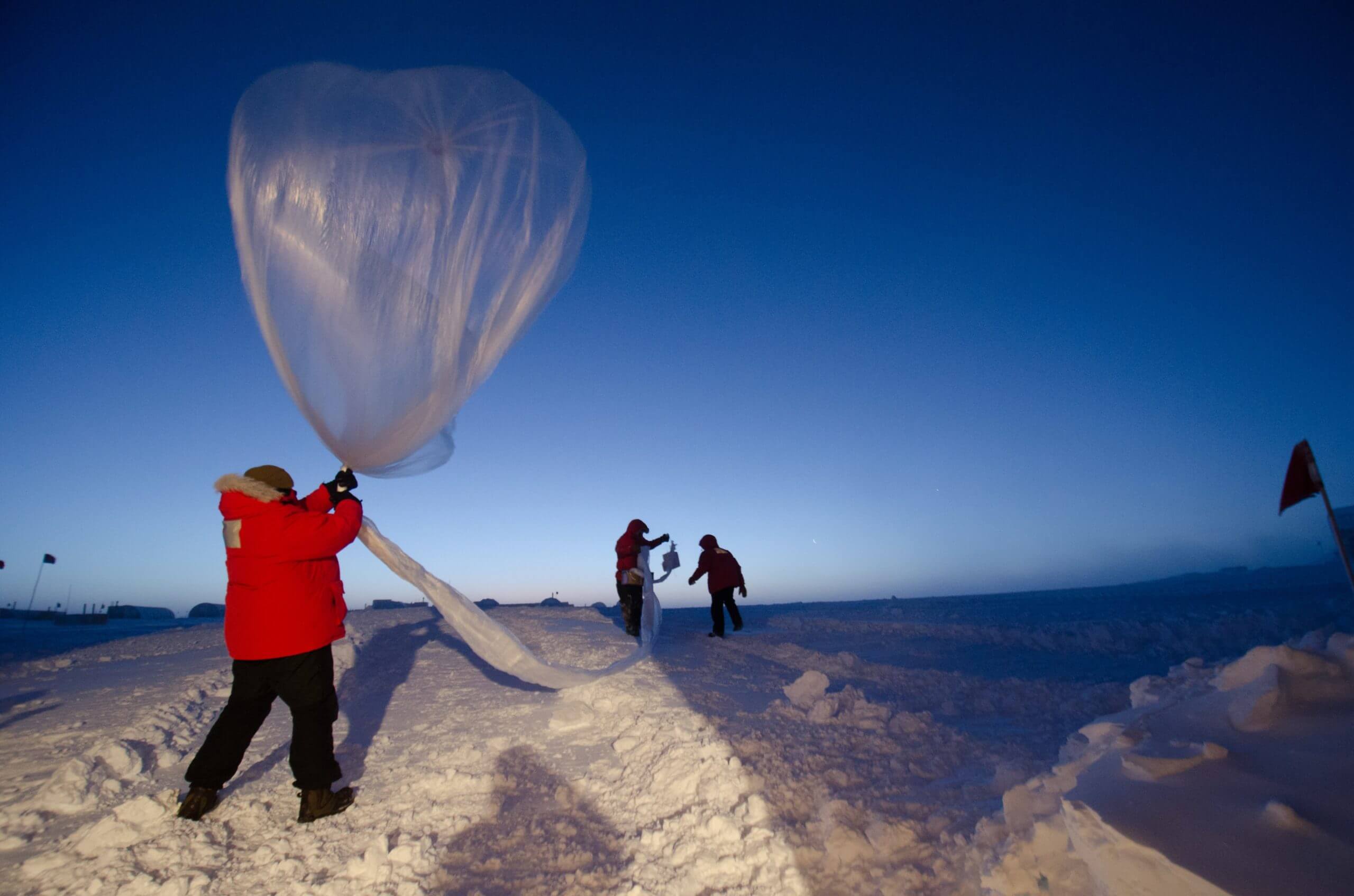 weather science experiment with air balloon